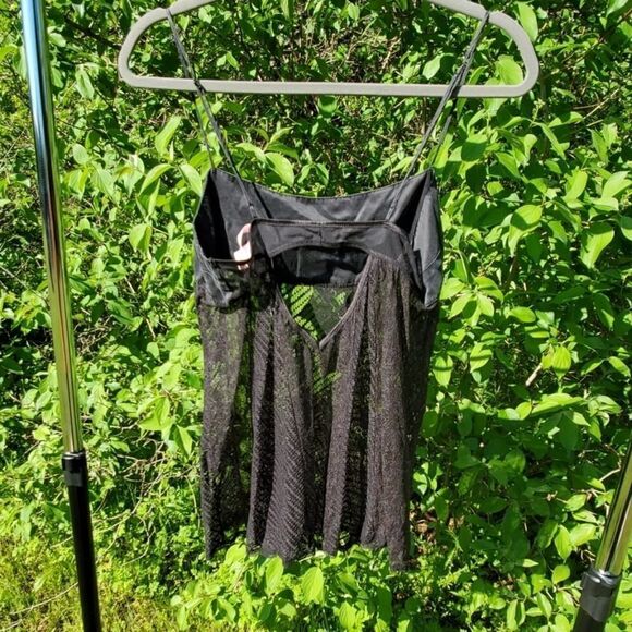 𝅺VICTORIA Secret silk and lace nightie key whole - Picture 3 of 8